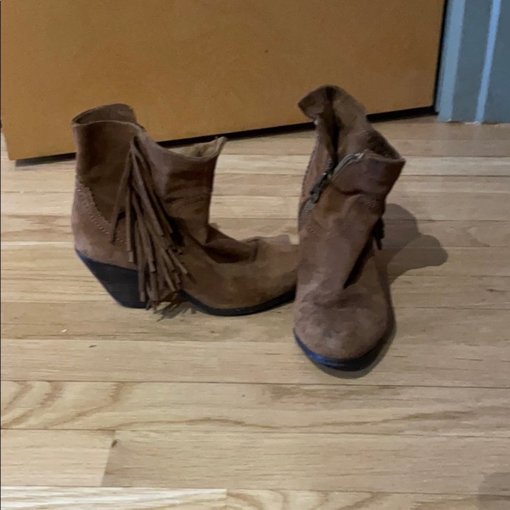 Cognac suede ankle booties with fringe